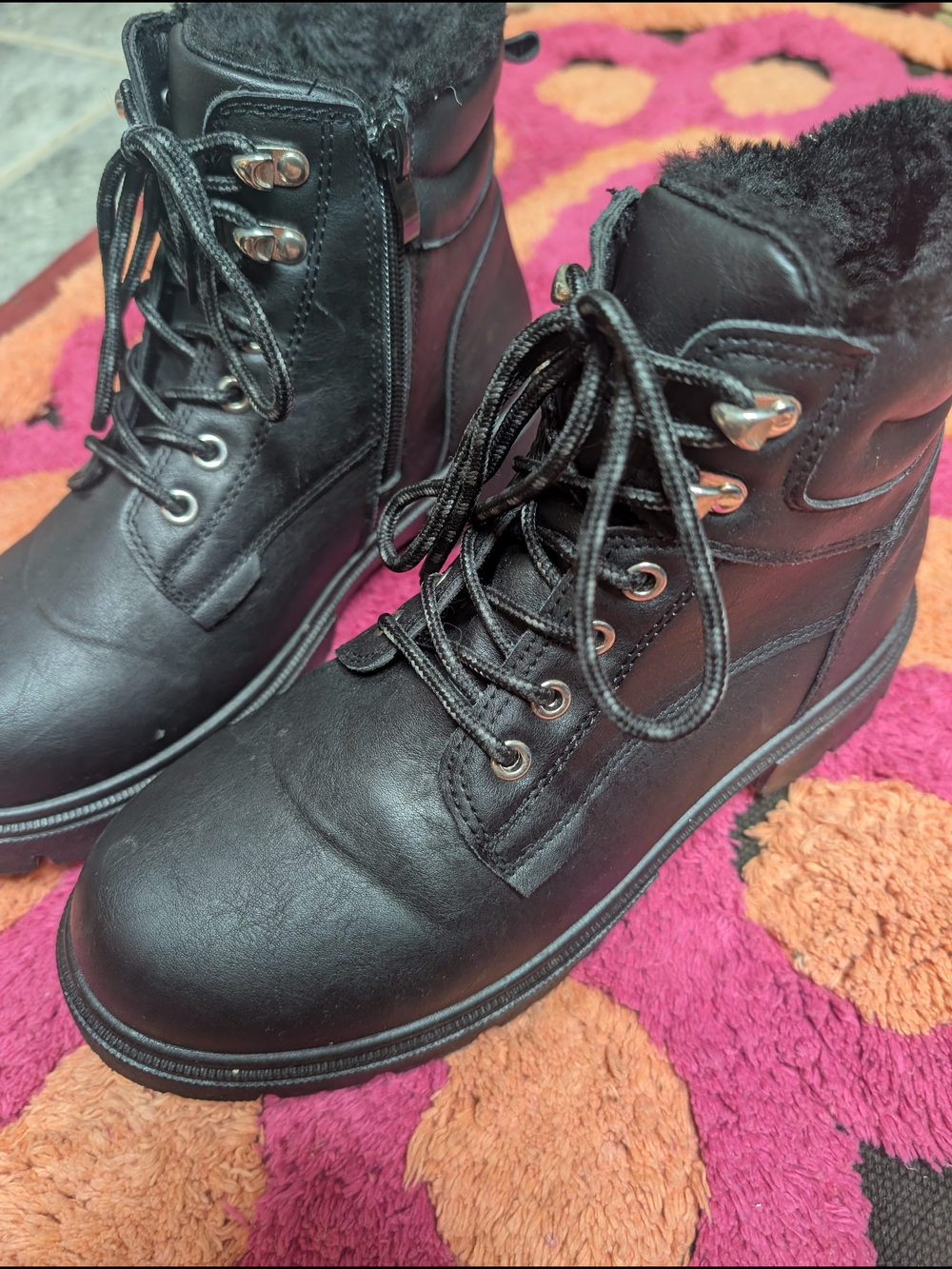Women’s Black Lace-Up Combat Boots with Plush Collar
